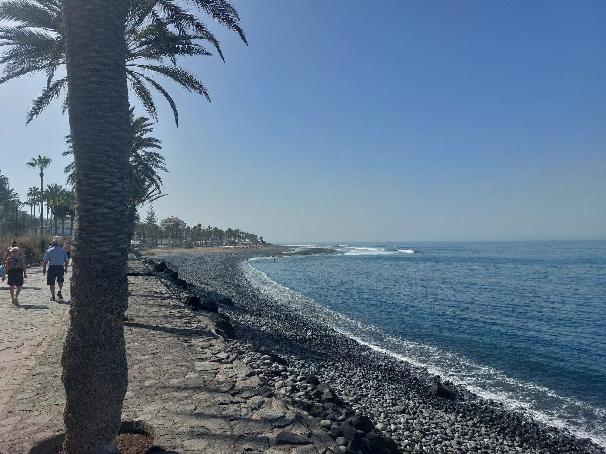 Schwarzer Kieselstrand Richtung Las Américas, Teneriffa