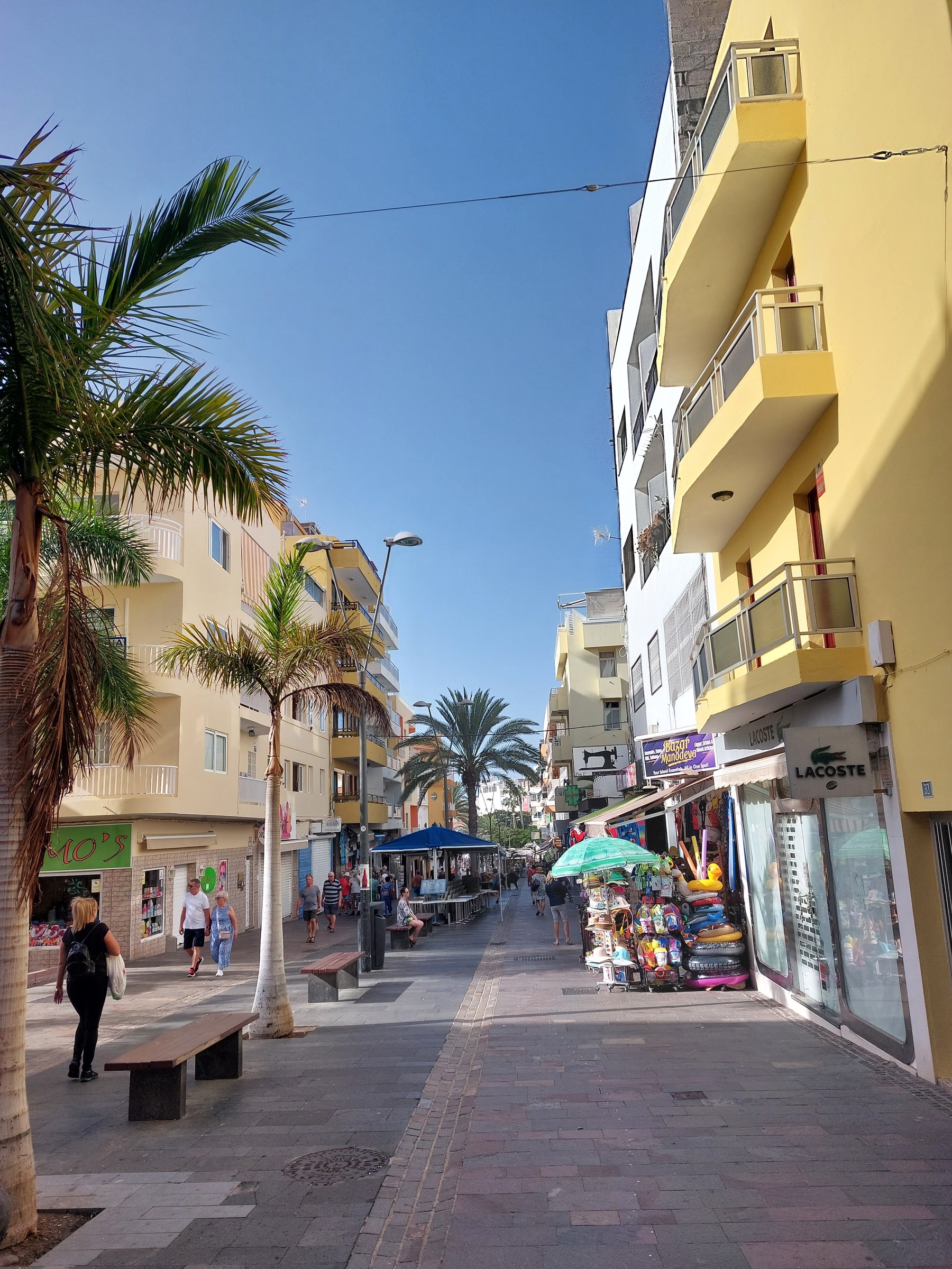 Einkaufsstraße in Los Cristianos, Teneriffa