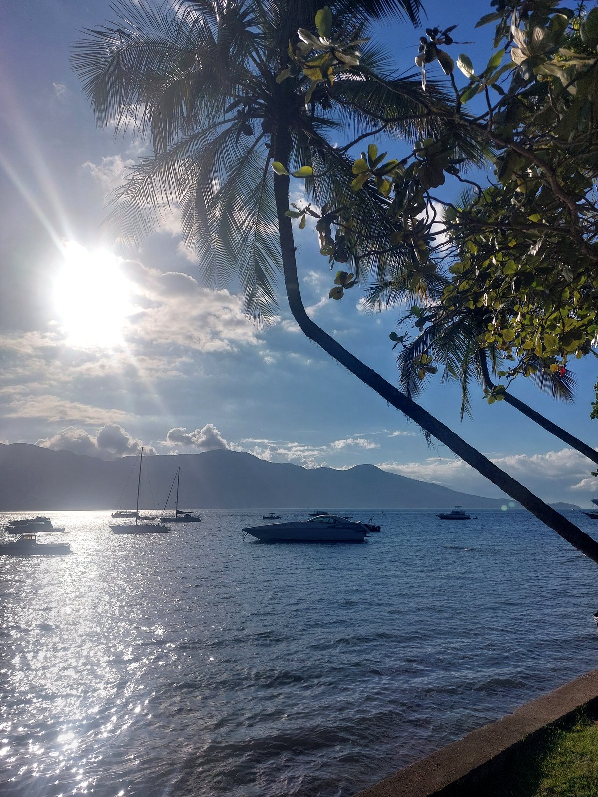 Abendstimmung auf dem Rückweg zum Kreuzfahrtschiff in Ilhabela